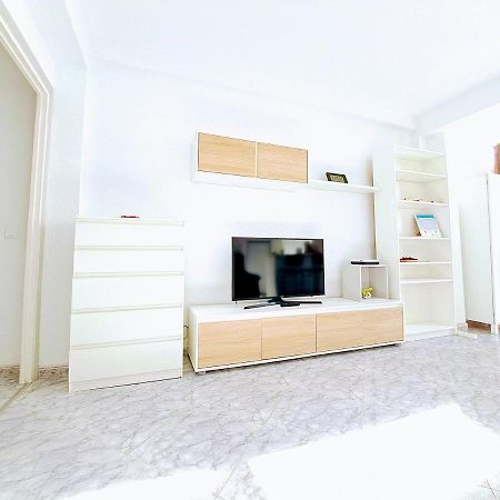 Sea Breeze Apartment Estepona Exterior photo