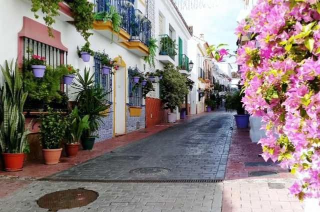 Sea Breeze Apartment Estepona Exterior photo